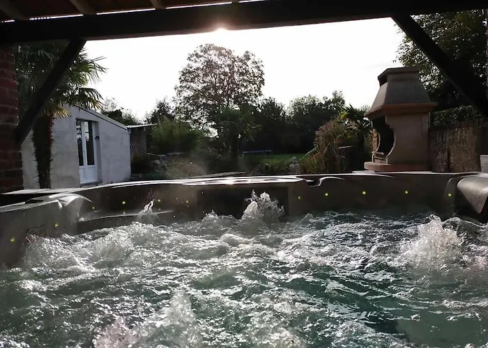 La Maison Aux Escargots *jacuzzi* 아파트